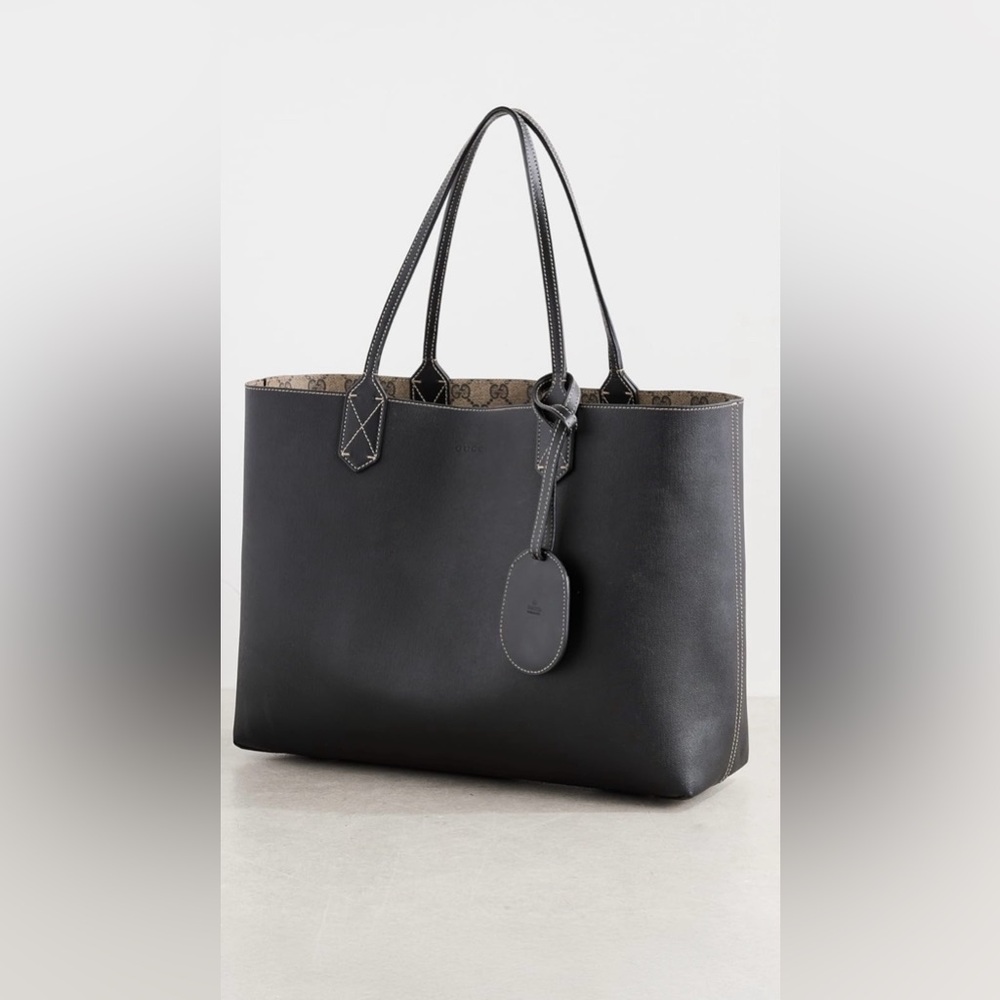 Gucci Beige and Black Signature Reversible Tote - Picture 2 of 15
